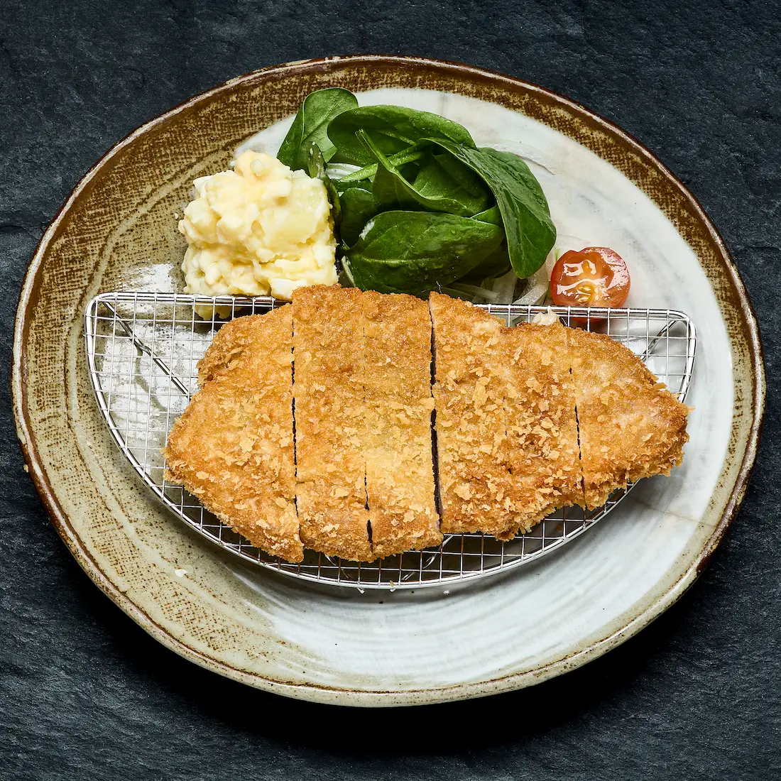 Tonkatsu — paniertes Schweineschnitzel in Panko-Panade mit Tonkatsu-Sauce