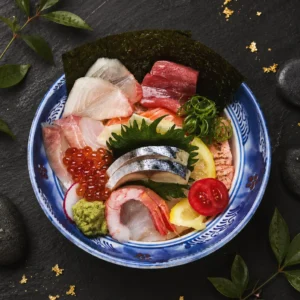 Kaisen Don — Reisschale mit frischem Thunfisch, Lachs, Garnele und Lachsrogen